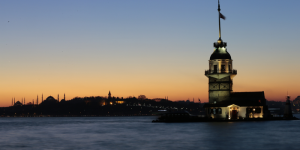 The Maiden's Tower in Istanbul at sunset, symbolizing Turkey as an attractive destination for international students.